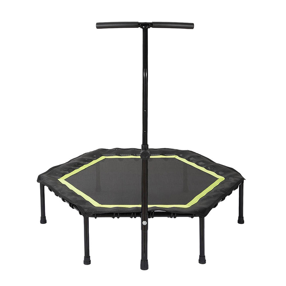 Proper posture on a fitness trampoline with an adjustable handlebar